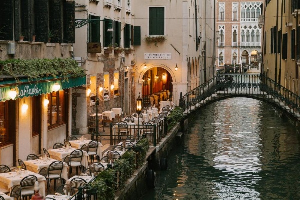 Salute Palace powered by Sonder image 11