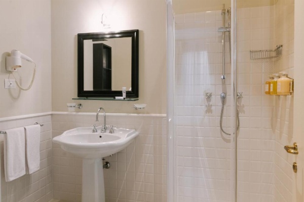 Salute Palace powered by Sonder image 25